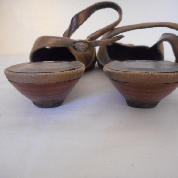 VANELi 7 S narrow 1.5" heel buckle sling back shoe - Picture 4 of 8